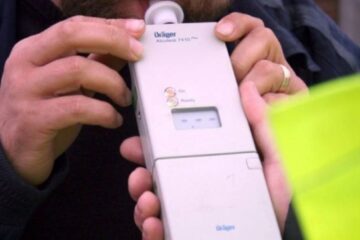 Băut și cu permisul suspendat, a plecat la plimbare cu mașina pe străzile municipiului Suceava