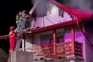 Încă trei incendii de la coșurile de fum cu probleme. Unul a provocat pagube mari la o locuință