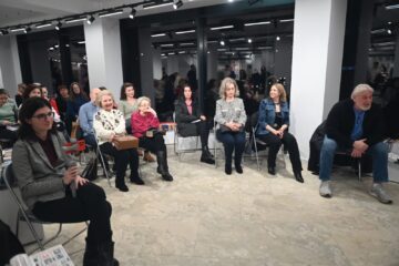 „Ascultă și dă mai departe!”, de Berti Barbera, un „manifest muzical” și  „o carte pe care o deschizi și îți cântă”, lansată la redeschiderea Casei Cărții