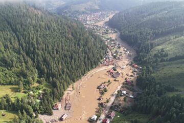 Guvernul alocă județului Suceava mai puțin de jumătate din banii de care are nevoie pentru refacerea Broșteniului după inundații