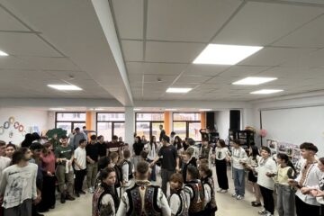 42 de tineri, din șase țări, au participat la ateliere de încondeiat ouă și pirogravură, la Poiana Stampei 42 de tineri, din șase țări, au participat la ateliere de încondeiat ouă și pirogravură, la Poiana Stampei