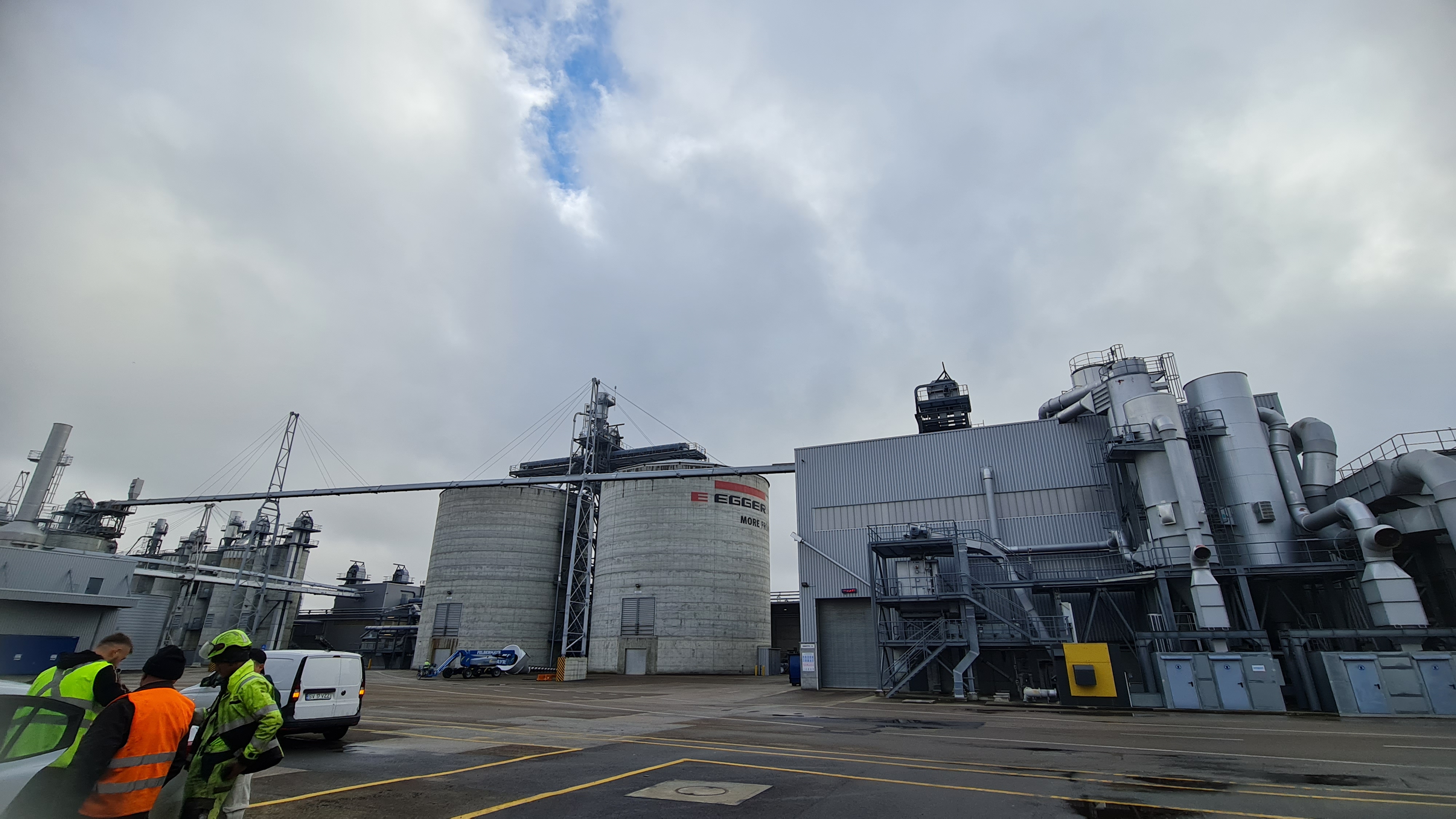 Porți deschise la EGGER, care a realizat noi investiții, de 25 de milioane de euro, inclusiv într-un produs inovator