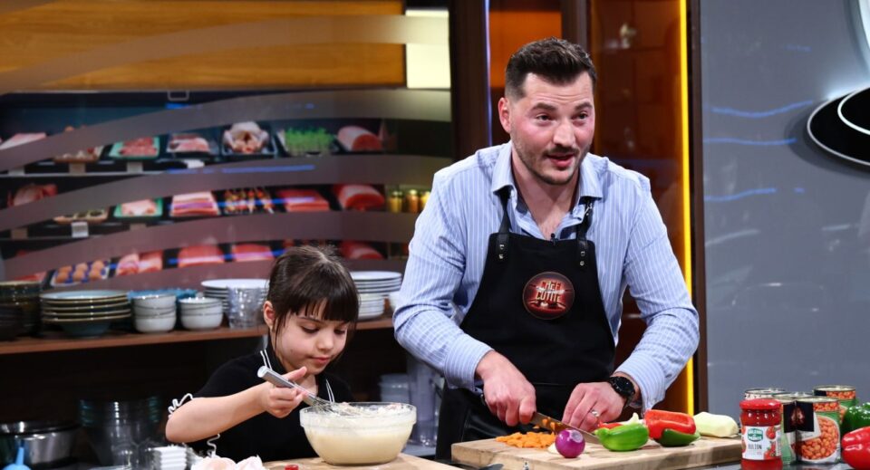 Sucevenii Constantin și Eva Popescu, tată și fiică, în această seară, la „Chefi la cuțite”, de la ora 20:30, pe Antena 1