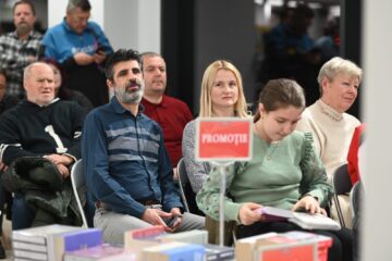 „Ascultă și dă mai departe!”, de Berti Barbera, un „manifest muzical” și  „o carte pe care o deschizi și îți cântă”, lansată la redeschiderea Casei Cărții