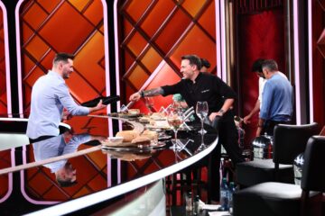 Constantin Popescu și fiica sa Eva au impresionat juriul de la „Chefi la cuțite” cu un borș de fasole cu afumătură în bol de pâine și cu clătite