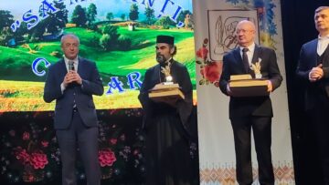 Pr. Mihai Cobziuc și prof. univ. dr. Ștefan Purici au primit titlul de „Omul Anului – 2025”, la Cernăuți