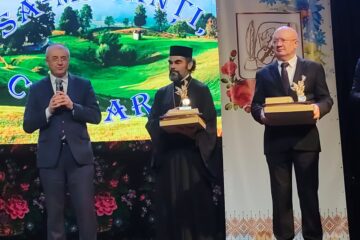 Pr. Mihai Cobziuc și prof. univ. dr. Ștefan Purici au primit titlul de „Omul Anului – 2025”, la Cernăuți Pr. Mihai Cobziuc și prof. univ. dr. Ștefan Purici au primit titlul de „Omul Anului – 2025”, la Cernăuți