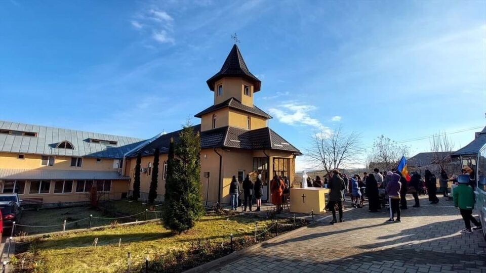 Hramul Parohiei „Sfântul Apostol Andrei” din Fălticeni, sărbătoarea unei comunități care trăiește credința zi de zi