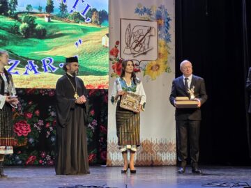 Pr. Mihai Cobziuc și prof. univ. dr. Ștefan Purici au primit titlul de „Omul Anului – 2025”, la Cernăuți