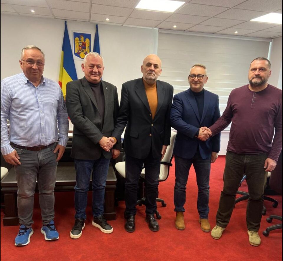 Contractul pentru implementarea sensurilor unice și fluidizarea traficului, semnat de Primăria Suceava cu o asociere de firme Contractul pentru implementarea sensurilor unice și fluidizarea traficului, semnat de Primăria Suceava cu o asociere de firme