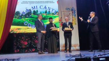 Pr. Mihai Cobziuc și prof. univ. dr. Ștefan Purici au primit titlul de „Omul Anului – 2025”, la Cernăuți