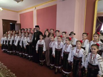 Pr. Mihai Cobziuc și prof. univ. dr. Ștefan Purici au primit titlul de „Omul Anului – 2025”, la Cernăuți