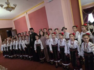 Pr. Mihai Cobziuc și prof. univ. dr. Ștefan Purici au primit titlul de „Omul Anului – 2025”, la Cernăuți