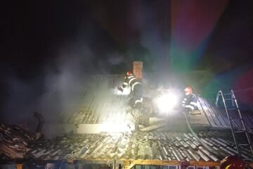Incendiu puternic, în toiul nopții, la locuința unei bătrâne de 70 de ani Incendiu puternic, în toiul nopții, la locuința unei bătrâne de 70 de ani