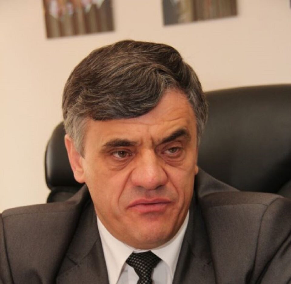 Primarul și secretarul de la Dumbrăveni au în locație, la domicilii, opt, respectiv nouă cetățeni străini Primarul și secretarul de la Dumbrăveni au în locație, la domicilii, opt, respectiv nouă cetățeni străini