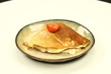 Constantin Popescu și fiica sa Eva au impresionat juriul de la „Chefi la cuțite” cu un borș de fasole cu afumătură în bol de pâine și cu clătite