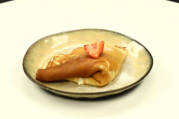 Constantin Popescu și fiica sa Eva au impresionat juriul de la „Chefi la cuțite” cu un borș de fasole cu afumătură în bol de pâine și cu clătite