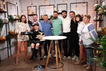 Constantin Popescu și fiica sa Eva au impresionat juriul de la „Chefi la cuțite” cu un borș de fasole cu afumătură în bol de pâine și cu clătite