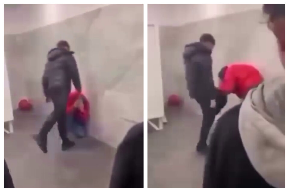 Elevul care și-a bătut un coleg în baie, pus sub acuzare penală și reținut pentru audieri de miercuri dimineață