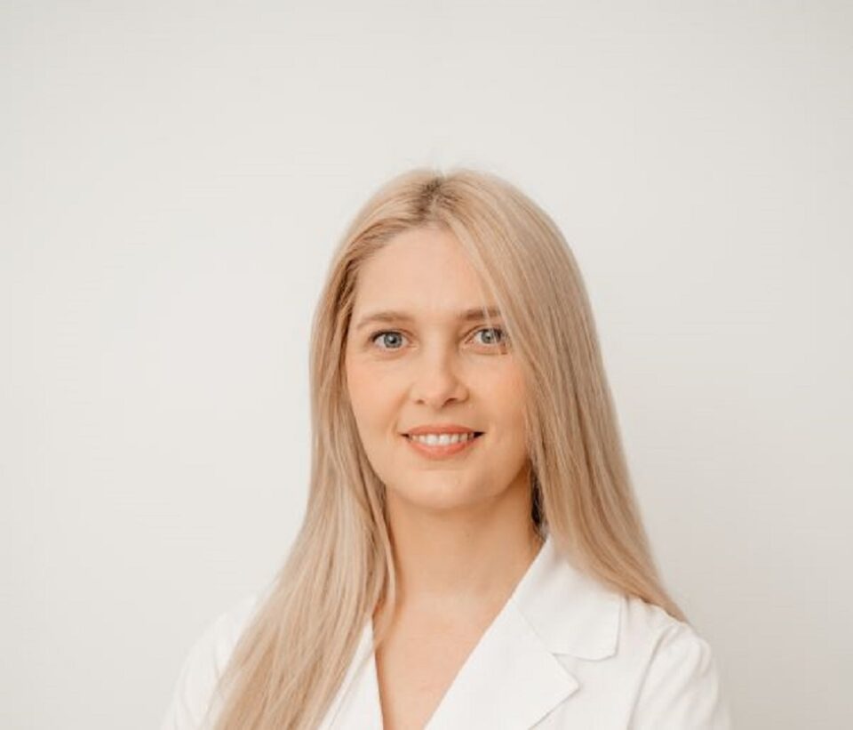 Dr. Cristina Straton