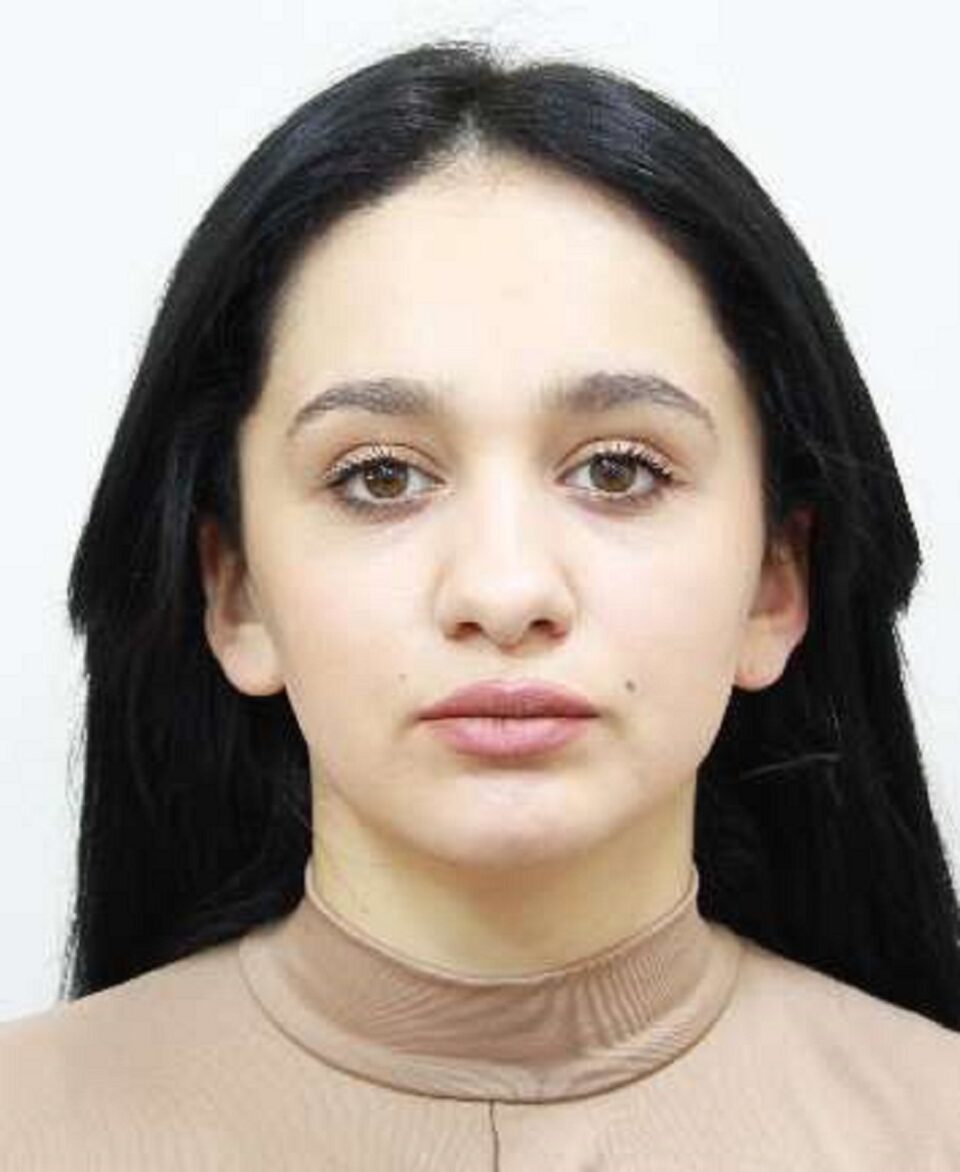 O tânără de 25 de ani, dată în urmărire de Poliție, ridicată dintr-o pensiune din Șcheia