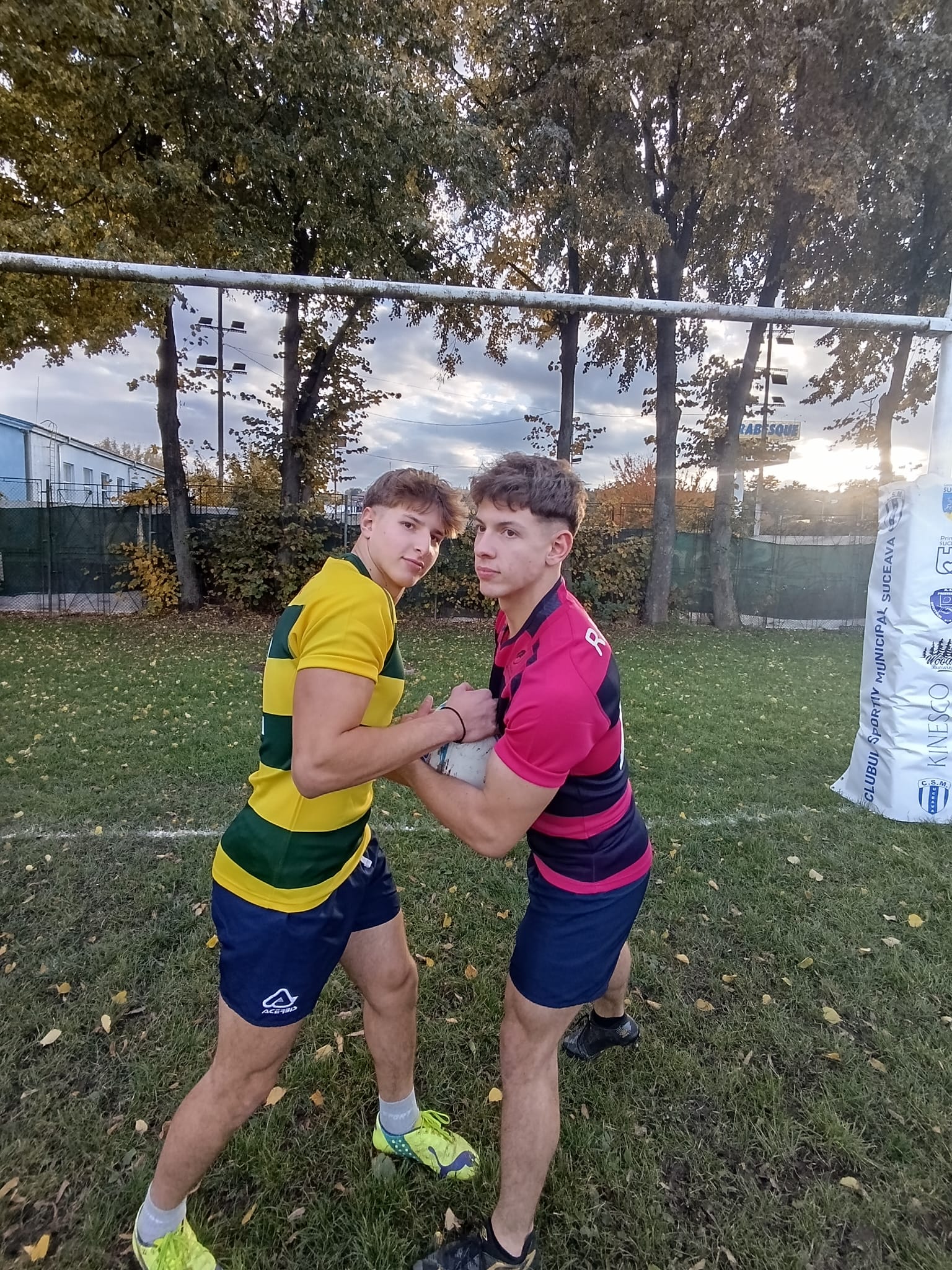 Doi frați din Putna, olimpici naționali și cu rezultate foarte bune la rugby, unde impresionează prin viteză și fizic