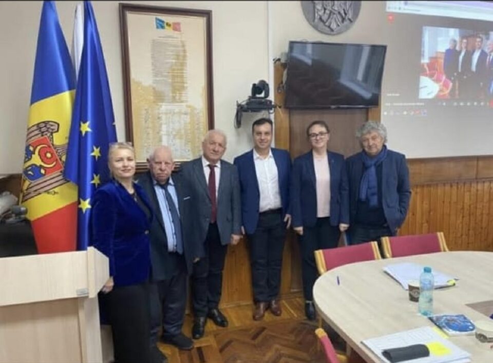 Solistul vocal Nicolae Vieru, primul doctor în ştiinţe ale educaţiei din cadrul Ansamblului Artistic ,,Ciprian Porumbescu” Suceava