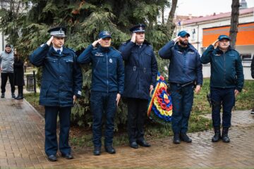 Ziua Bucovinei a fost sărbătorită la Rădăuți cu o ceremonie la ansamblul statuar al Flondorilor. Mesajul lui Bogdan Loghin: „Trebuie să fim un exemplu pentru copiii și elevii din municipiul nostru”