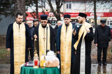 Ziua Bucovinei a fost sărbătorită la Rădăuți cu o ceremonie la ansamblul statuar al Flondorilor. Mesajul lui Bogdan Loghin: „Trebuie să fim un exemplu pentru copiii și elevii din municipiul nostru”