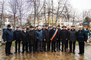 Ziua Bucovinei a fost sărbătorită la Rădăuți cu o ceremonie la ansamblul statuar al Flondorilor. Mesajul lui Bogdan Loghin: „Trebuie să fim un exemplu pentru copiii și elevii din municipiul nostru”