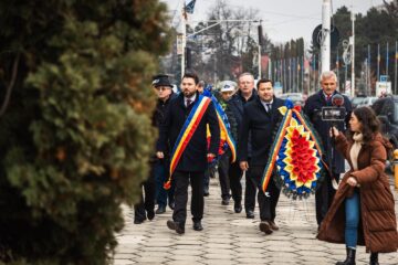 Ziua Bucovinei a fost sărbătorită la Rădăuți cu o ceremonie la ansamblul statuar al Flondorilor. Mesajul lui Bogdan Loghin: „Trebuie să fim un exemplu pentru copiii și elevii din municipiul nostru”