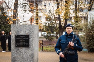 Ziua Bucovinei a fost sărbătorită la Rădăuți cu o ceremonie la ansamblul statuar al Flondorilor. Mesajul lui Bogdan Loghin: „Trebuie să fim un exemplu pentru copiii și elevii din municipiul nostru”