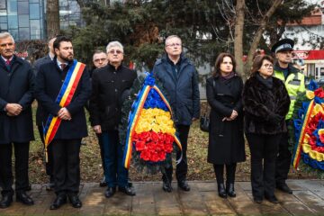 Ziua Bucovinei a fost sărbătorită la Rădăuți cu o ceremonie la ansamblul statuar al Flondorilor. Mesajul lui Bogdan Loghin: „Trebuie să fim un exemplu pentru copiii și elevii din municipiul nostru”