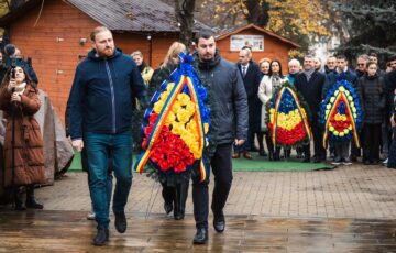 Ziua Bucovinei a fost sărbătorită la Rădăuți cu o ceremonie la ansamblul statuar al Flondorilor. Mesajul lui Bogdan Loghin: „Trebuie să fim un exemplu pentru copiii și elevii din municipiul nostru”