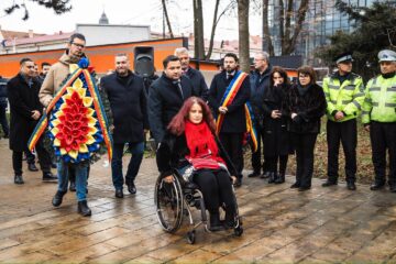 Ziua Bucovinei a fost sărbătorită la Rădăuți cu o ceremonie la ansamblul statuar al Flondorilor. Mesajul lui Bogdan Loghin: „Trebuie să fim un exemplu pentru copiii și elevii din municipiul nostru”