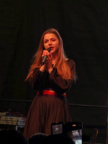 100.000 de luminițe aprinse în bradul din centrul Sucevei, de Ziua Bucovinei