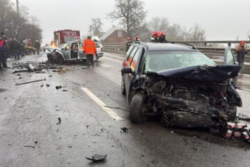 Șase persoane, între care trei minori, implicate într-un nou accident pe DN17