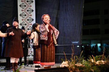 Artiști suceveni au onorat Ziua Bucovinei cu un spectacol folcloric autentic