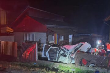 Un bărbat a murit după ce autoturismul în care se afla a fost făcut armonică după ciocnirea cu o autoutilitară