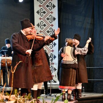 Artiști suceveni au onorat Ziua Bucovinei cu un spectacol folcloric autentic