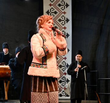 Artiști suceveni au onorat Ziua Bucovinei cu un spectacol folcloric autentic