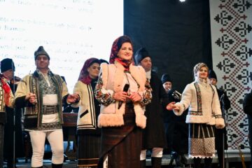 Artiști suceveni au onorat Ziua Bucovinei cu un spectacol folcloric autentic