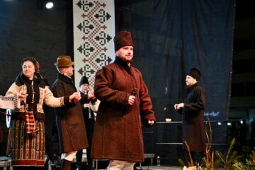 Artiști suceveni au onorat Ziua Bucovinei cu un spectacol folcloric autentic
