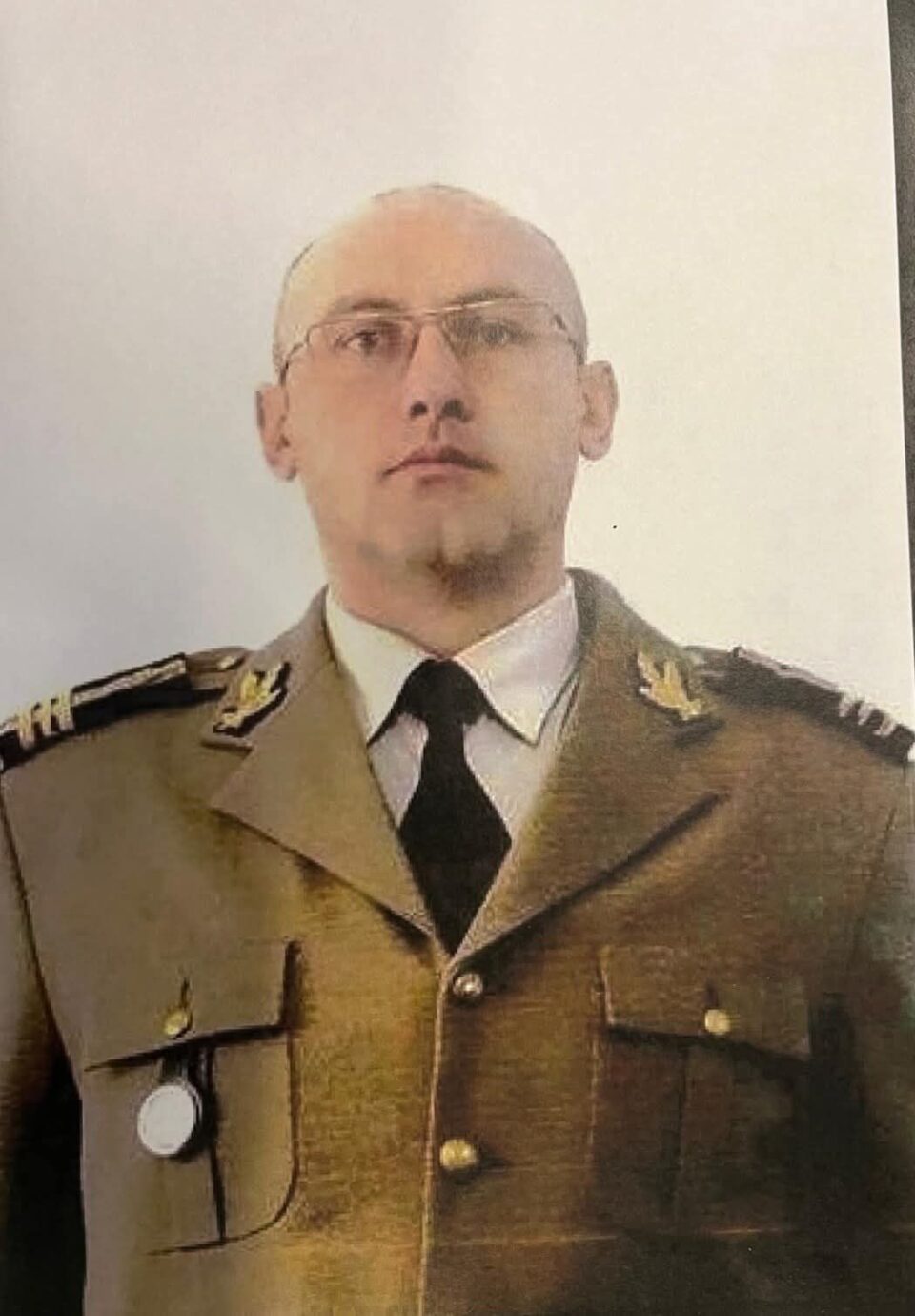 Colonel Cătălin Emanuel Buculei, de la Colegiul Militar, și-a pierdut viața în accidentul de la Mălini Colonel Cătălin Emanuel Buculei, de la Colegiul Militar, și-a pierdut viața în accidentul de la Mălini