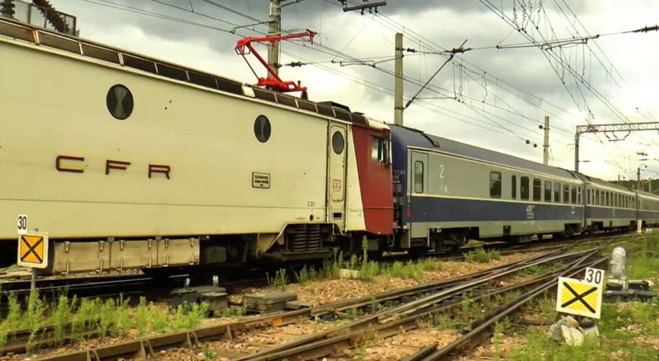 Trenul Galați - Cluj are o întârziere de 4 ore la Suceava după ce a lovit o turmă de oi