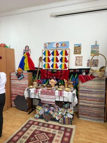 1 Decembrie prin ochi de copil: tradiție, istorie și identitate la Liceul Teoretic „Iorgu Vârnav Liteanu” din Liteni