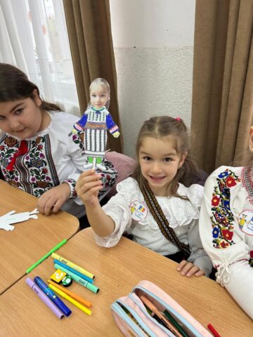 1 Decembrie prin ochi de copil: tradiție, istorie și identitate la Liceul Teoretic „Iorgu Vârnav Liteanu” din Liteni