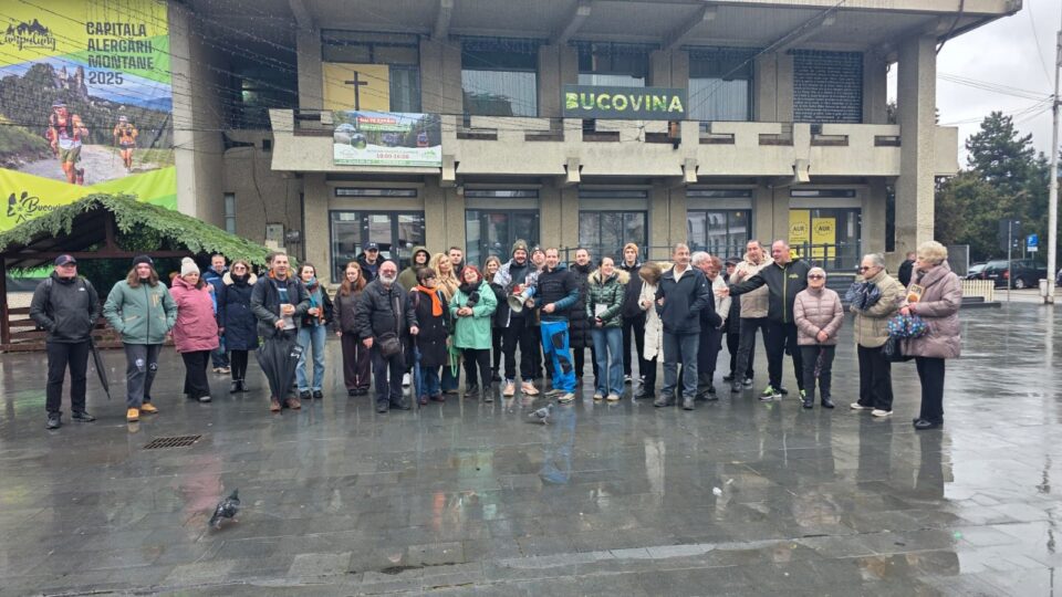 protest în fața Casei de Cultură din Câmpulung Moldovenesc protest în fața Casei de Cultură din Câmpulung Moldovenesc