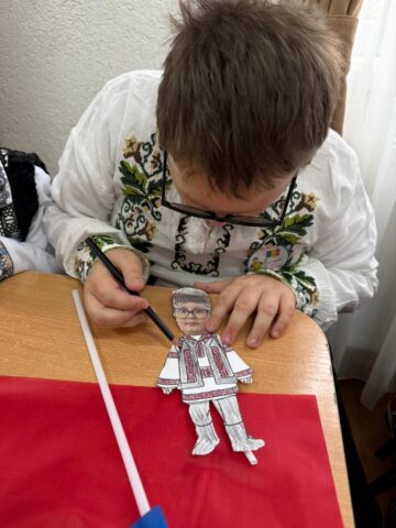 1 Decembrie prin ochi de copil: tradiție, istorie și identitate la Liceul Teoretic „Iorgu Vârnav Liteanu” din Liteni