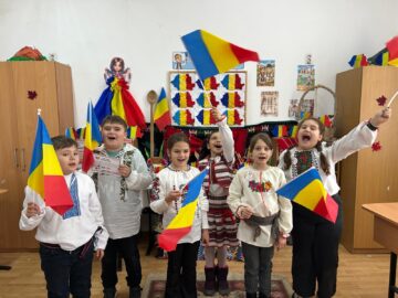 1 Decembrie prin ochi de copil: tradiție, istorie și identitate la Liceul Teoretic „Iorgu Vârnav Liteanu” din Liteni